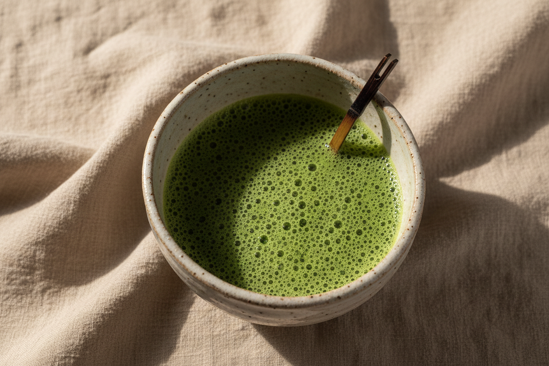 Wat is matcha? Alles wat je moet weten over ceremonial grade, bereiding en smaak